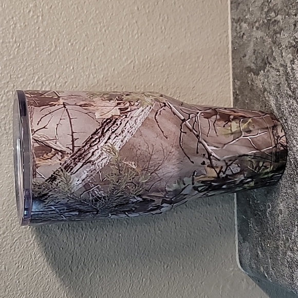 40 oz Realtree Tumbler - Picture 2 of 3